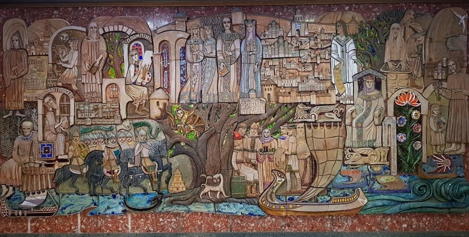 Галина Севрук монументальне горельєфне панно «Місто на семи горбах»